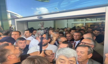 Özgür Özel’e İzmir’de yoğun ilgi