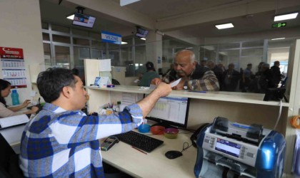 Pamukkalede vergi ödemeleri için vezneler 22.00a kadar açık