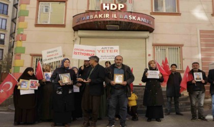 PKKlılar tarafından 6 gün önce kaçırılan oğlu için babası nöbete başladı