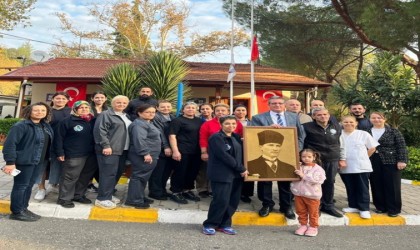 Salihli Belediye personeli Atatürkü özlemle andı