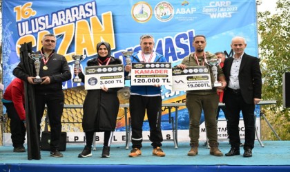 Sazan tutma yarışmasında dereceye girenler ödülüne kavuştu