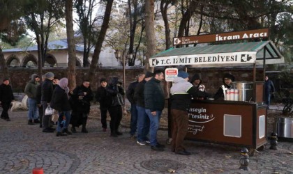 Sıcak çorba hizmeti vatandaşların içini ısıtıyor