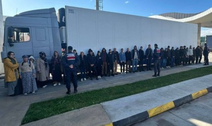 Sınır kapısında tırda havasız kalan 36 kaçak göçmen kendilerini ihbar etti
