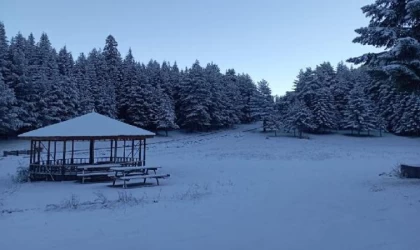 Sivas’ın yüksek kesimlerine kar yağdı