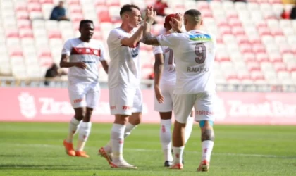Sivasspor, Hopaspor’u 4-0 yenerek bir üst tura yükseldi