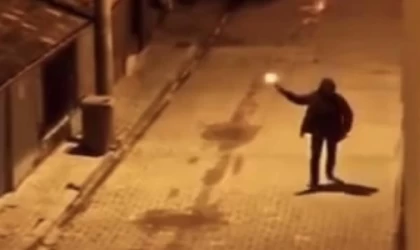 Sokakta peş peşe havaya ateş eden şüpheli aranıyor