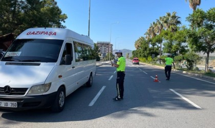 Sürücü ve yolcular denetlendi