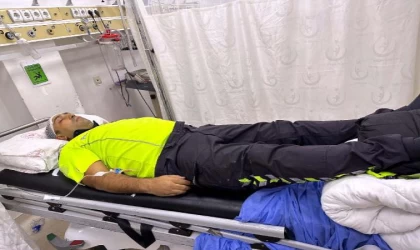 Sürücüsünün ’Dur’ ihtarına uymadığı otomobil, trafik polisine çarptı