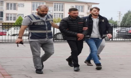 Tabancayla ateş ederken, arkadaşını yaralayan damat adliyede