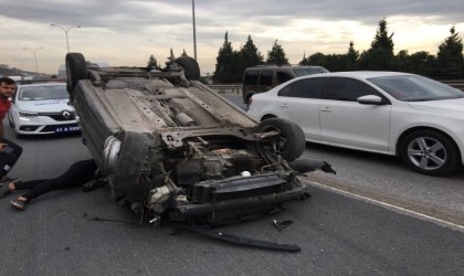 TEMde kontrolden çıkan otomobil takla attı: 3 yaralı