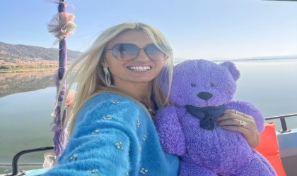 Tuğba Özay nilüferleriyle ünü Işıklı Gölüne hayran kaldı