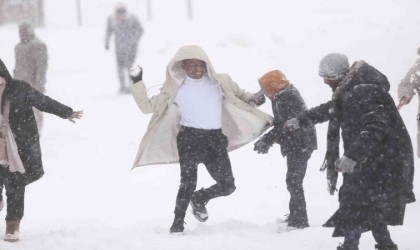 Uludağda kar sevinci