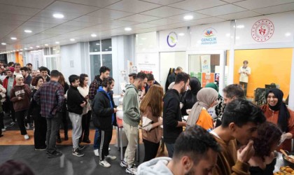 Üniversite öğrencilerine anne yemeği