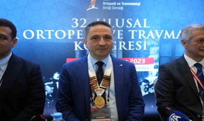 Uzmanından, Sıvı diz protezi diye bir şey yoktur açıklaması