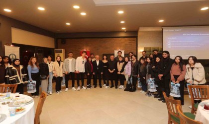 Vali Çeber ve Başkan Tahmazoğlu öğrenciler ile birlikte ecdadı ziyaret ettiler