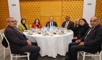 Vali Pehlivan: Öğretmenler güneştir