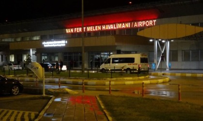 Vanda kuvvetli rüzgar: Uçak seferleri rötar yaptı