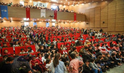Vanda öğrencilere yönelik tiyatro etkinlikleri yoğun ilgiyle başladı