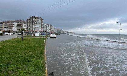 Yalova’da deniz ile kara birleşti; İDO seferleri iptal