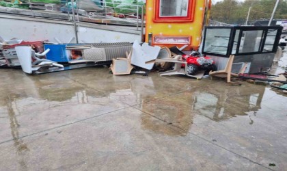 Yalovada fırtına lunaparkta ağır hasar oluşturdu