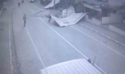 Yalovada uçan çatının altında kalarak yaralandı