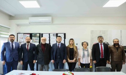 Yenişehir Kaymakamı Beşikci, Öğretmenler Gününü kutladı