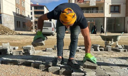 Yüksekovada bozulan yollar onarılıyor