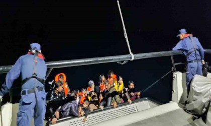 Yunan unsurlarınca ölüme terk edilen 26 kaçak göçmen kurtarıldı