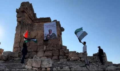 Zerzevan Kalesi’ne Ebu Ubeyde’nin posteri asıldı