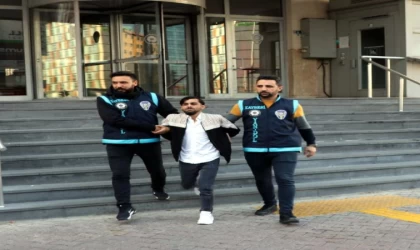 10 kişiyi 210 bin TL dolandıran hükümlü, mutfak dolabındaki gizli bölmede yakalandı