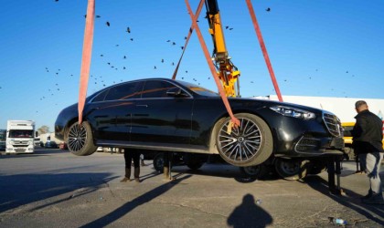 16 milyonluk otomobil basit bir kazada yolda kaldı