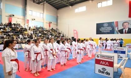 2 bin 200 sporcunun katılımıyla Türkiye Karate Şampiyonası Kartepede başladı