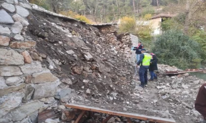 3 arkadaşıyla bankta otururken yıkılan istinat duvarının altında kalan Mihriban, öldü