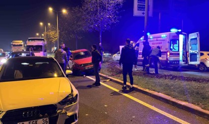 40 metre fren yaptı, 2 araca çarptı: 1 yaralı