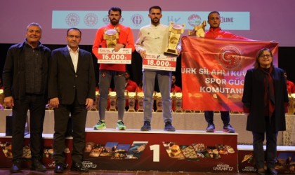 5. Gazi Yarı Maratonunda dereceye giren sporcular ödüllerini aldı