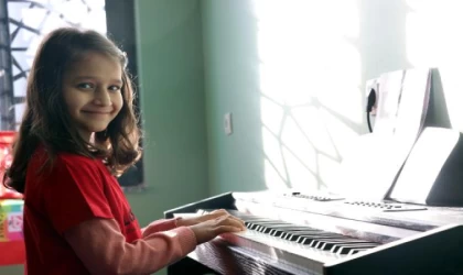 7 yaşındaki Nisa, bale ve piyanoya ilgisiyle lösemiyi yendi