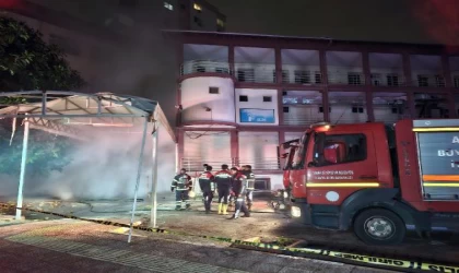 Adana’da eski göğüs hastalıkları hastanesinde çıkan yangın söndürüldü