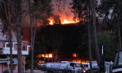 Adana’da kullanılmayan hastane binasının deposunda yangın/ Ek fotoğraflar