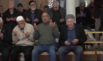 Adanadaki camilerde Filistin için dua edildi