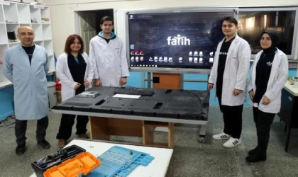 Akıllı tahtaların bakım ve onarımı liselilerden