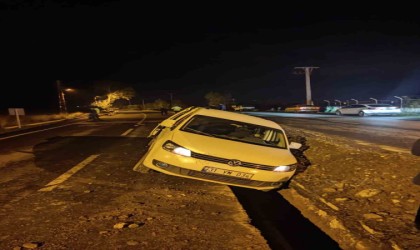 Aksagazın tadilat için açtığı kanala hafif ticari araç düştü