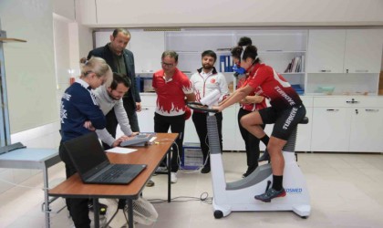 ALKÜden milli bisikletçilere tam destek