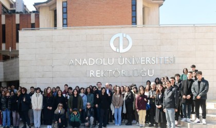 Anadolu Üniversitesi aday öğrencileri için kampüs turları düzenliyor