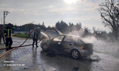 Antakya Karlısu Mahallesinde araç yangını kontrol altına alındı