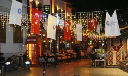 Antalya Kaleiçi ışıl ışıl oldu, sanatçılı oteller yok sattı