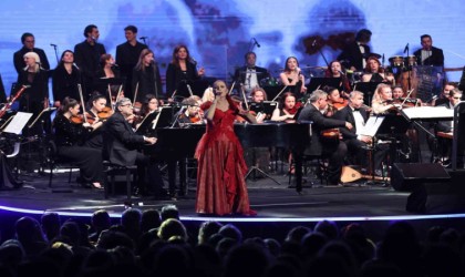 Antalyalılar 23. Uluslararası Piyano Festivalinde Candan Erçetin konseriyle coştu