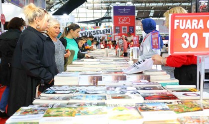 Antalyalılar kitap fuarına akın etti