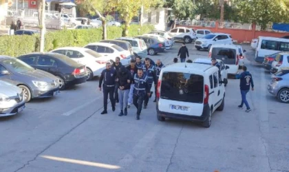 Arkadaşını tabancayla başından vuran şüpheli tutuklandı, 3 kişi de ev hapsine çarptırıldı