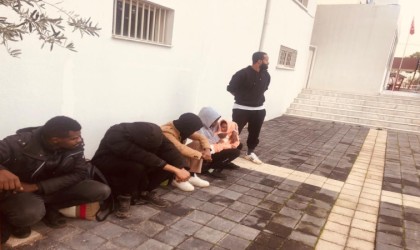 Ayvalıkta polis operasyonunda 6 düzensiz göçmen ve 1 organizatör yakalandı