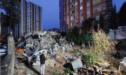 B Bloku yıkılan Zeray Apartmanı’nda oturanlardan evlerine acı dönüş